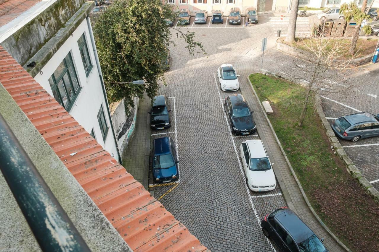 Apartment With Balcony In The Square Porto Buitenkant foto