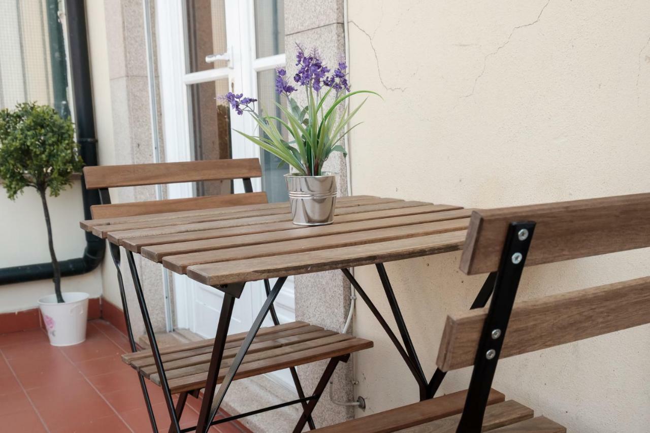 Apartment With Balcony In The Square Porto Buitenkant foto