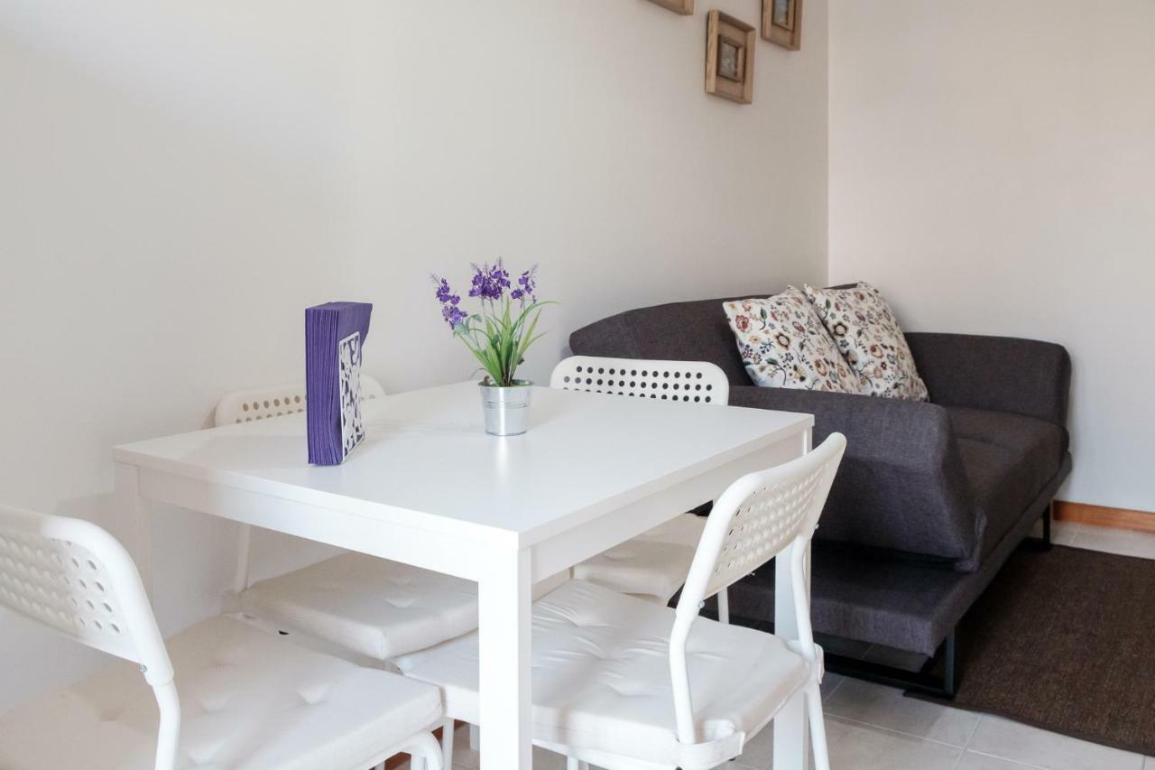 Apartment With Balcony In The Square Porto Buitenkant foto