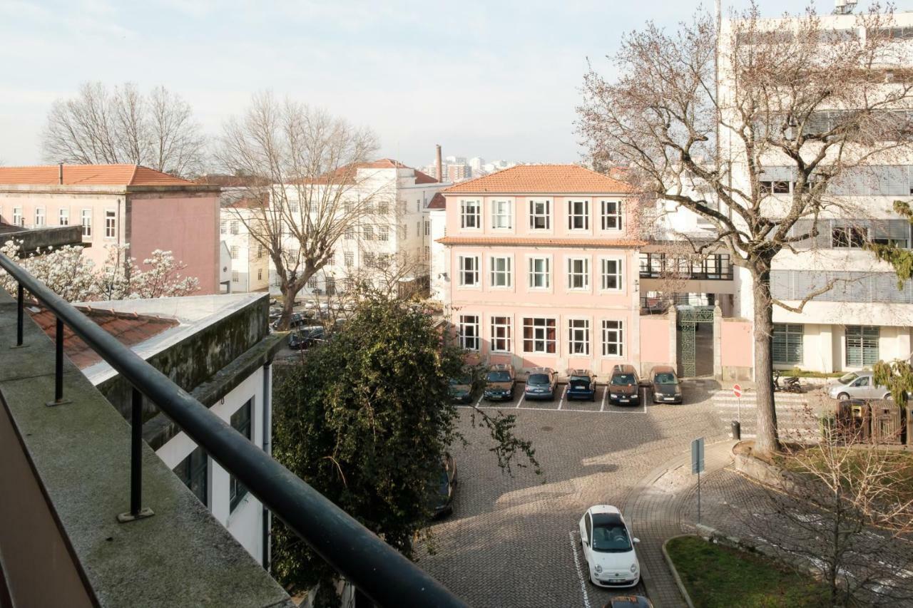 Apartment With Balcony In The Square Porto Buitenkant foto