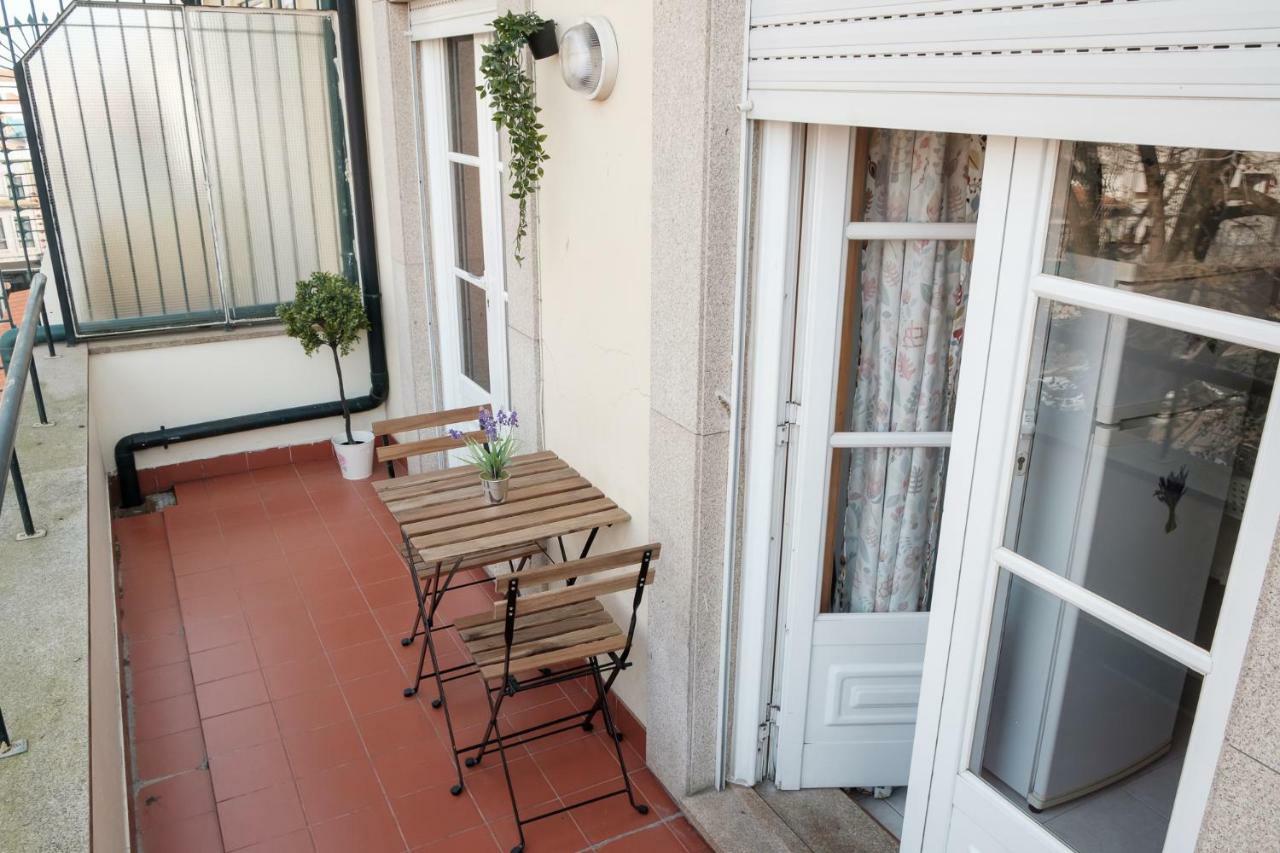 Apartment With Balcony In The Square Porto Buitenkant foto