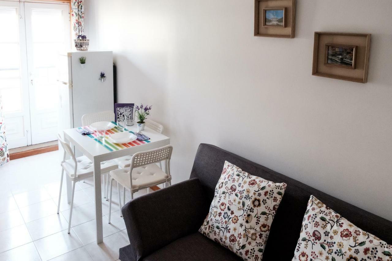 Apartment With Balcony In The Square Porto Buitenkant foto
