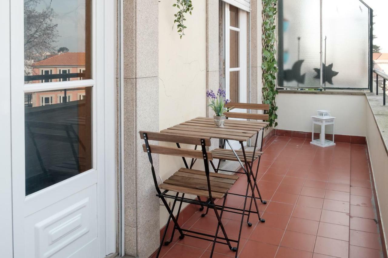 Apartment With Balcony In The Square Porto Buitenkant foto