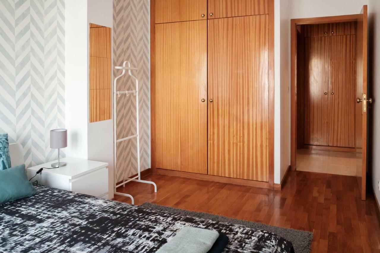 Apartment With Balcony In The Square Porto Buitenkant foto
