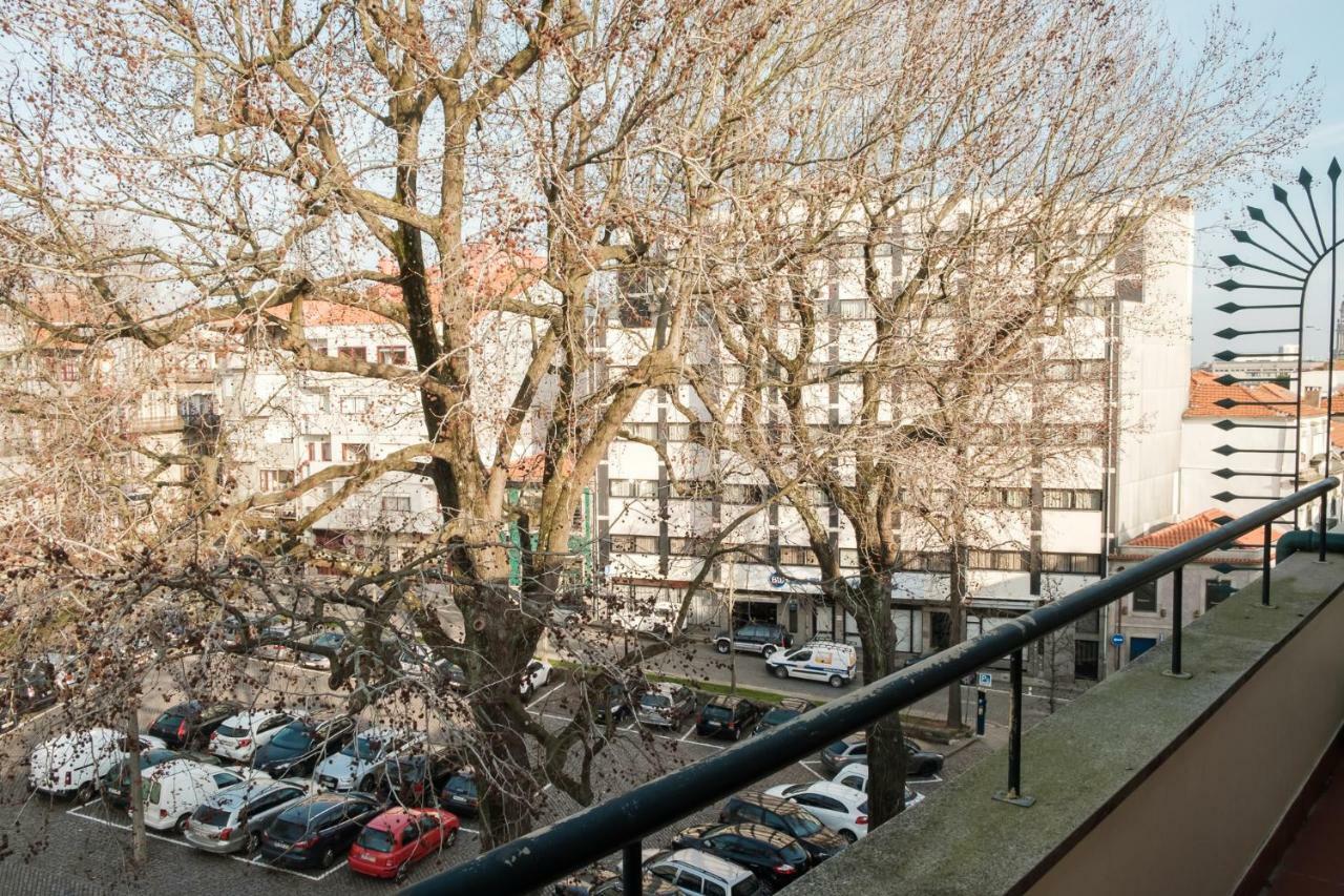 Apartment With Balcony In The Square Porto Buitenkant foto
