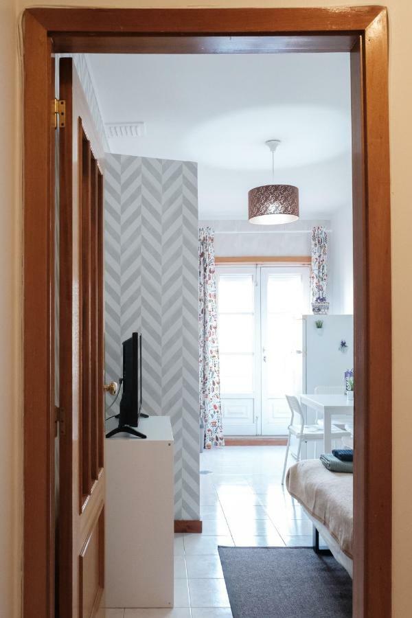 Apartment With Balcony In The Square Porto Buitenkant foto