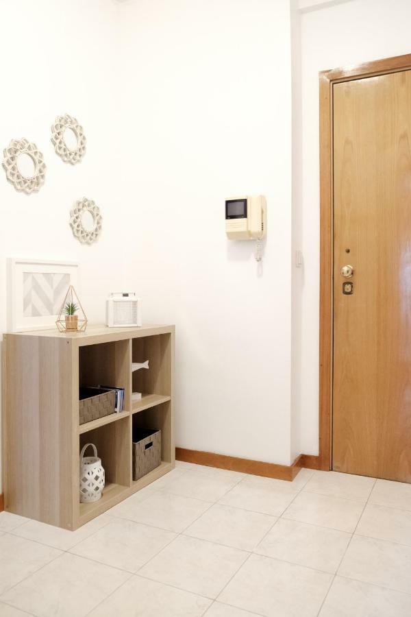 Apartment With Balcony In The Square Porto Buitenkant foto