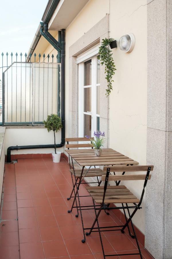 Apartment With Balcony In The Square Porto Buitenkant foto