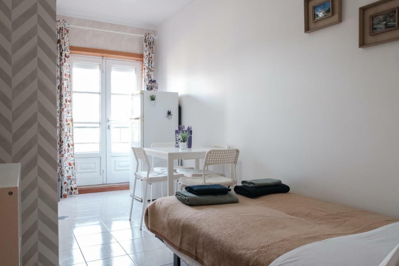 Apartment With Balcony In The Square Porto Buitenkant foto